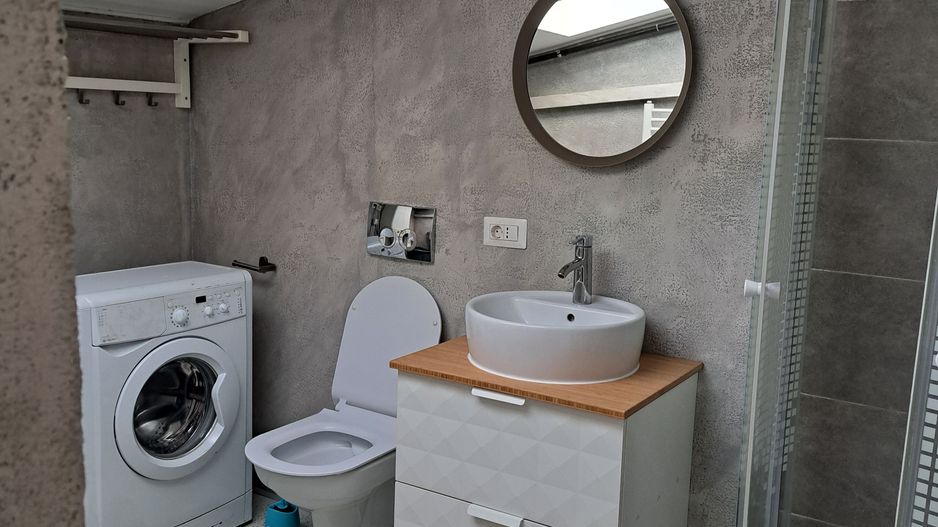 Studio cochet de închiriat în mansardă, inima orașului! - Poză 11