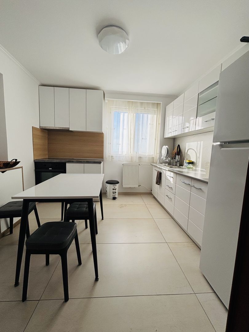 Apartament cu 3 camere, decomandat, Rogerius - Poză 1