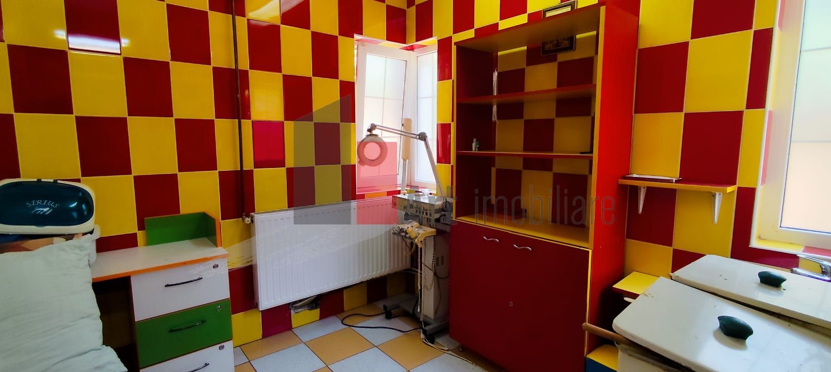 Spatiu Crangasi, intrare din strada - Poză 1