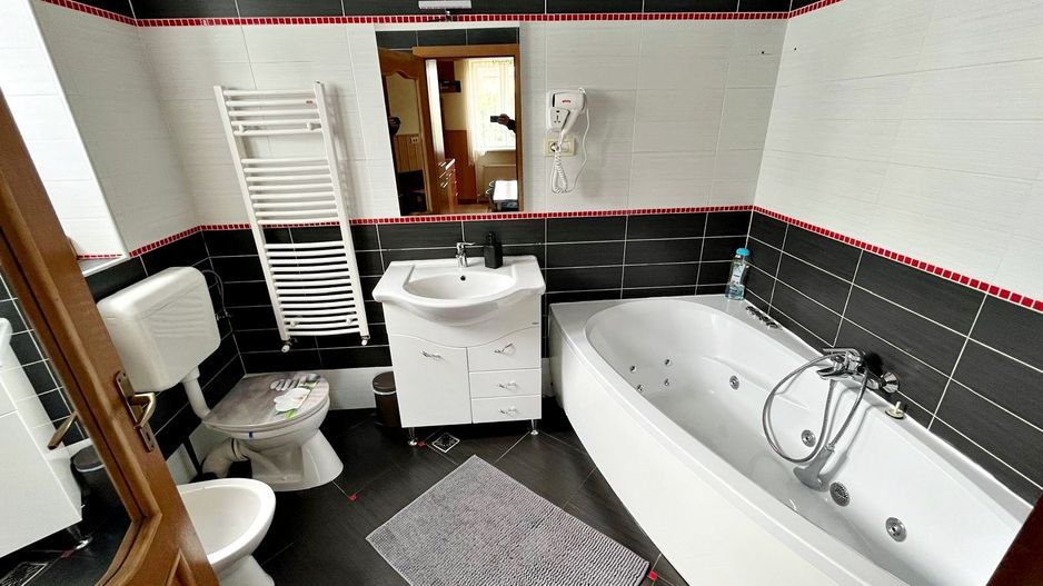 Zona Piața Unirii-Poarta Schei apartament spațios, mobilat complet - Poză 15