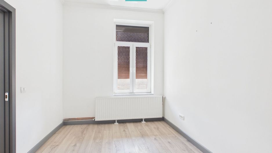 Spațiu central Jiga – birou sau locuință - Poză 6