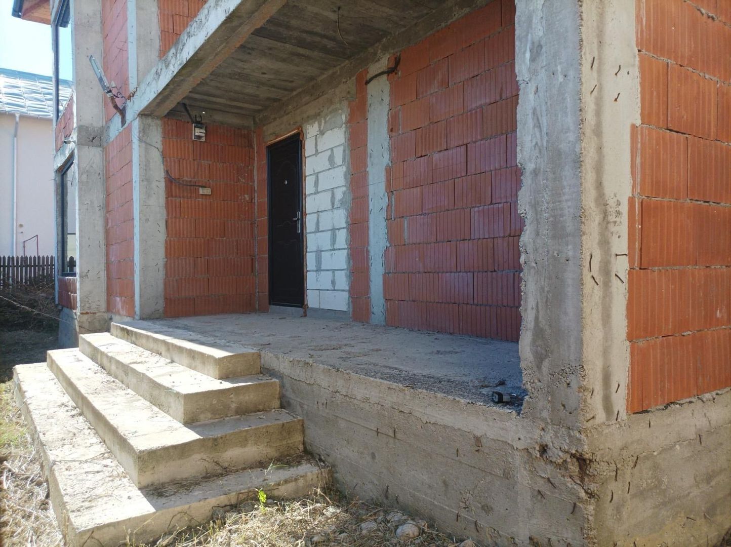 Aproape de oraș! Vânzare casă cu 5 camere în Ulmi! - Poză 6
