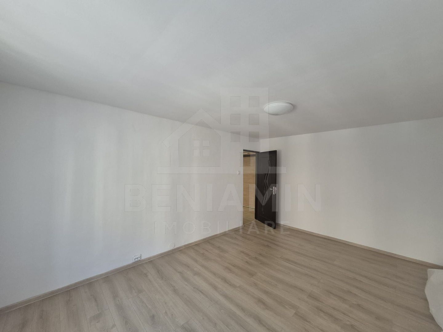 2 Camere decomandat etaj 1 49mp 1 Mai Centrala AC - Poză 3