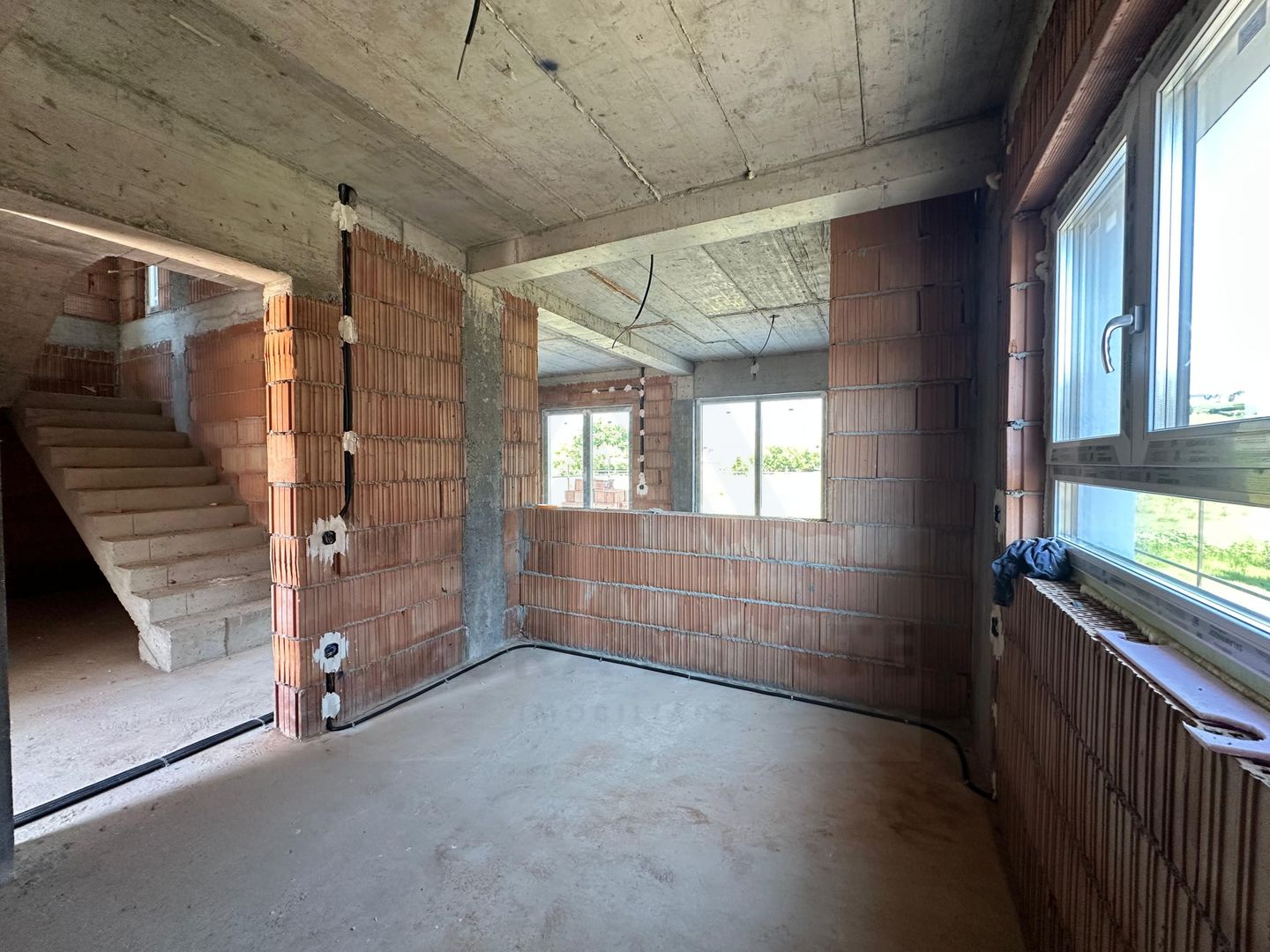 Casă tip duplex curte 350 mp 120 mp utili terasa 22 mp Sura Mare - Poză 18