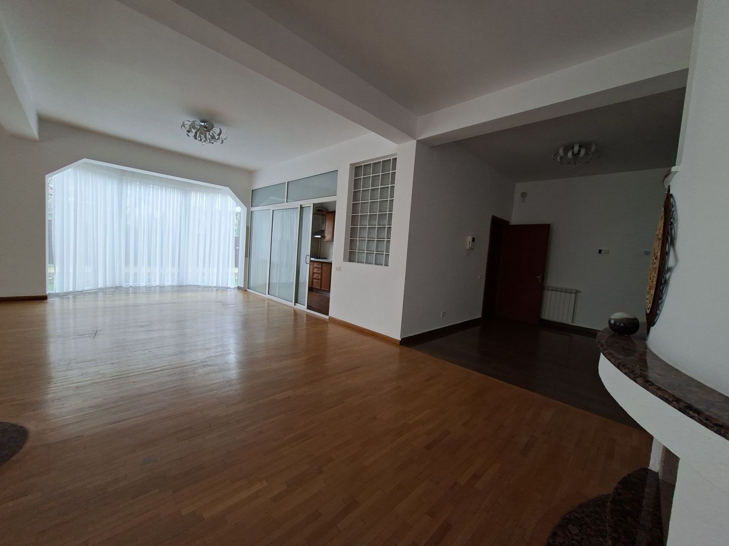 Vilă luminoasă I Gradina mare si loc de joacă privat I Iancu Nicolae - Poză 4