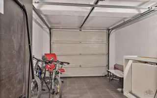 Vilă de arhitectură cu piscină, garaje și teren de 800 mp - Poză 37