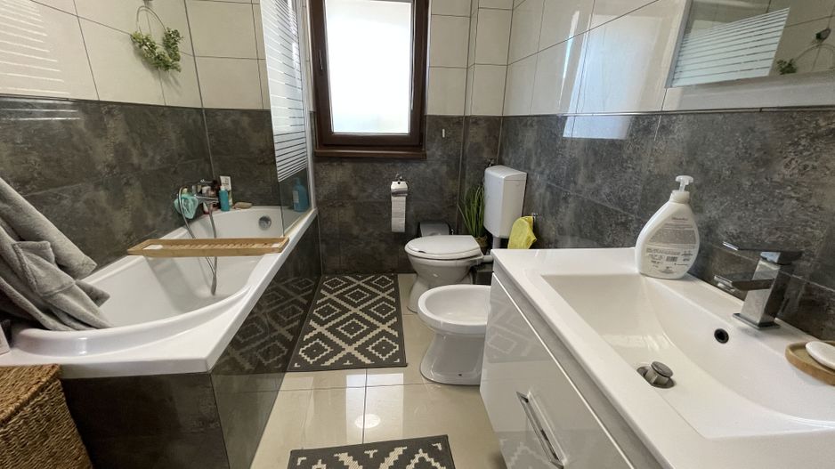 Locuinta eleganta cu finisaje premium - Poză 19