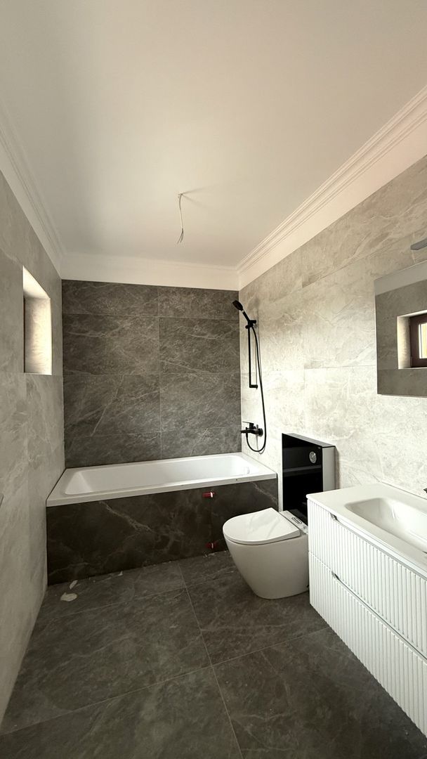 CASA TIP DUPLEX DESPARTIT PRIN GARAJ - Poză 9