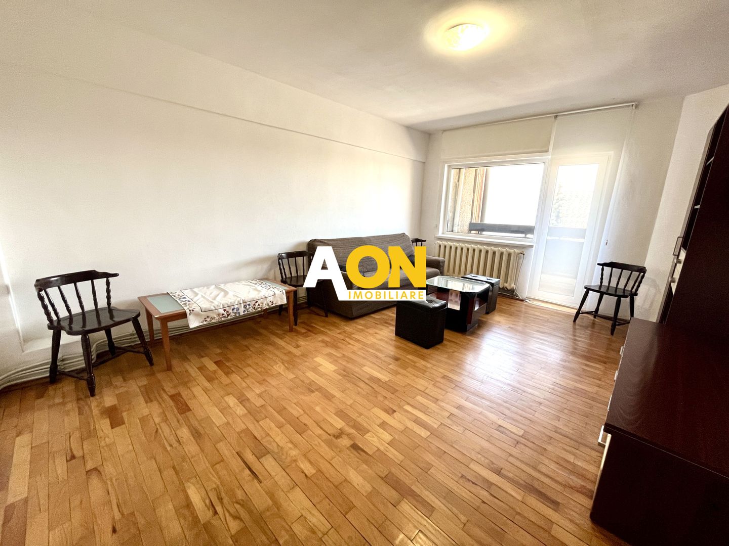 Apartament cu 3 Camere, Etaj 1, Zonă Ultracentrală - Poză 2