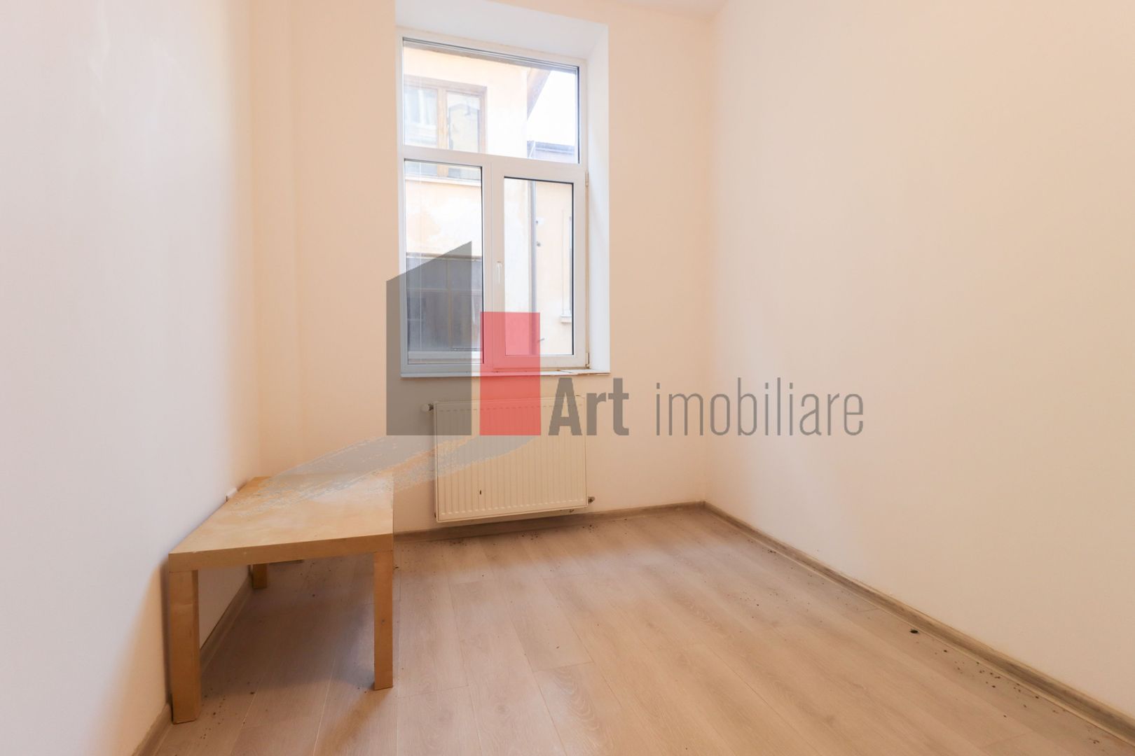 Apartamentul "REHEGUA" , stradal, bloc "REABILITAT" - Poză 3