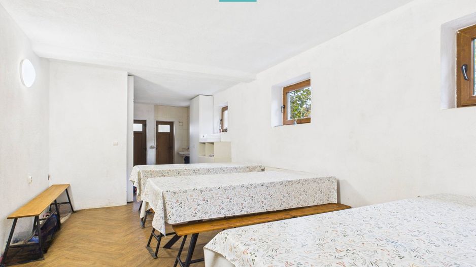 Casă  spațioasă cu 5 camere, Aradului - Poză 9