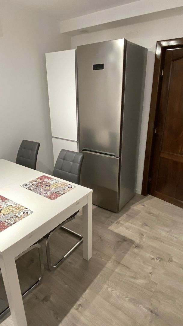 Apartament modern cu 3 camere cu centrala proprie, Teiul Doamnei - Poză 3