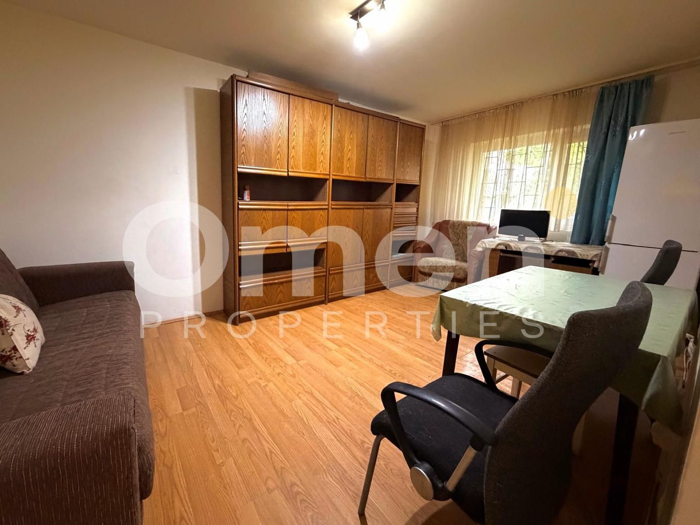 Garsoniera de vanzare, 28 mp, la parter inalt, zona bld. Bucuresti - Poză 1