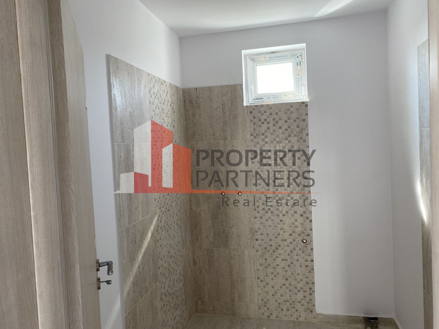 Sabareni, casa parter + mansarda locuibila. - Poză 8