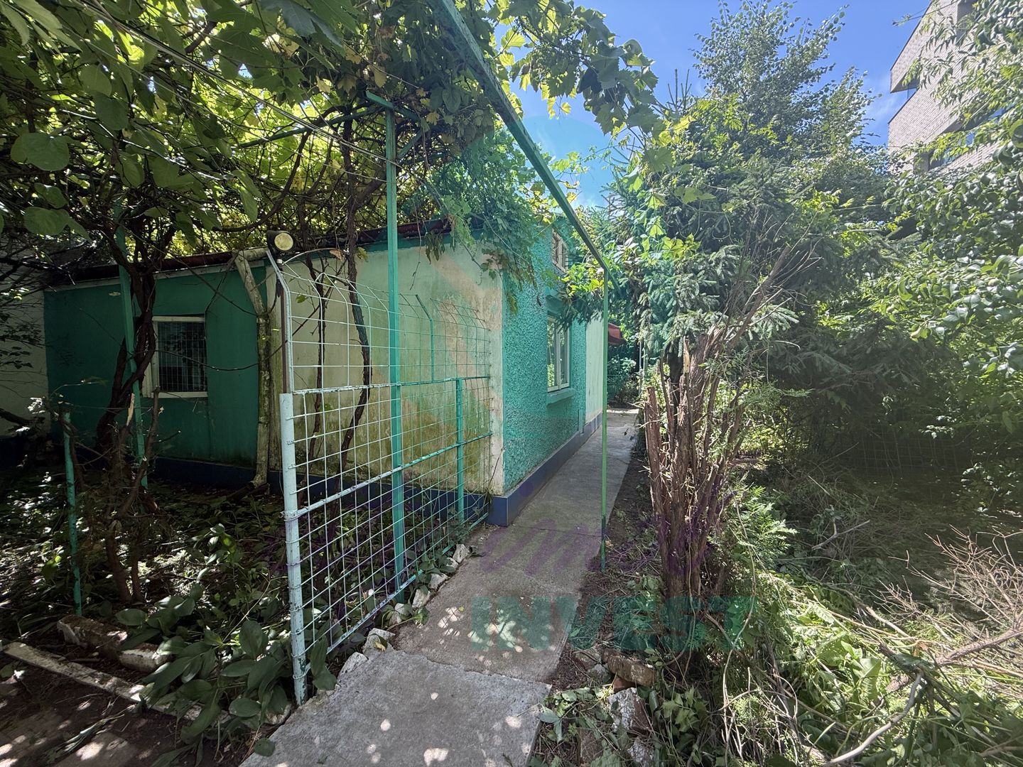 "Casa bunicii" pe un lot de teren de 307 mp - Poză 5