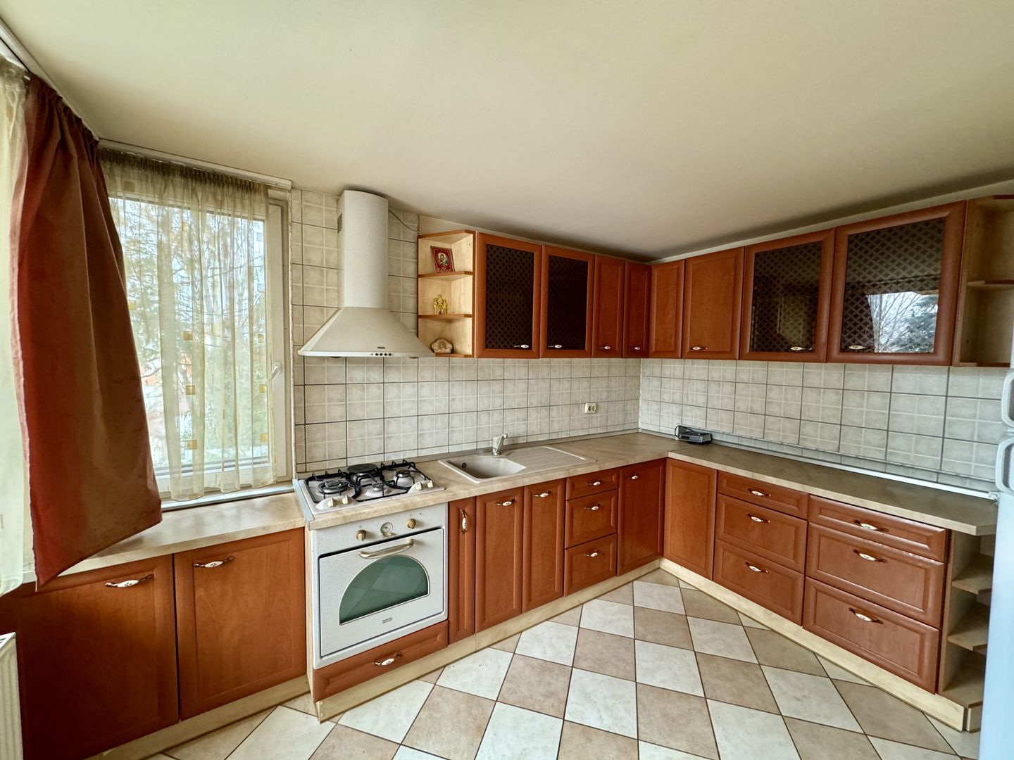 Casă individuală de vânzare în Săcele | Teren 781 mp | 3 Dormitoare - Poză 8