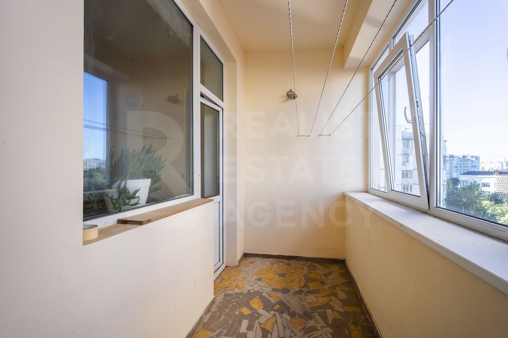 Vânzare, apartament 2 camere + living, str. Alecu Russo, Ciocana - Poză 14