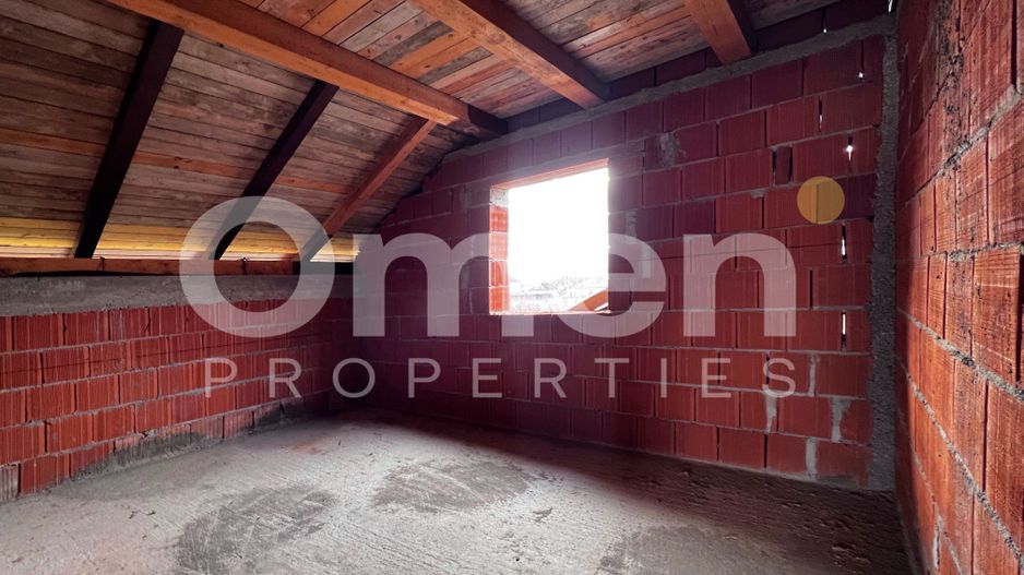 Casa P+M la rosu | 204 mp | 5 ari teren | compartimentare excelenta | Satulung. - Poză 14