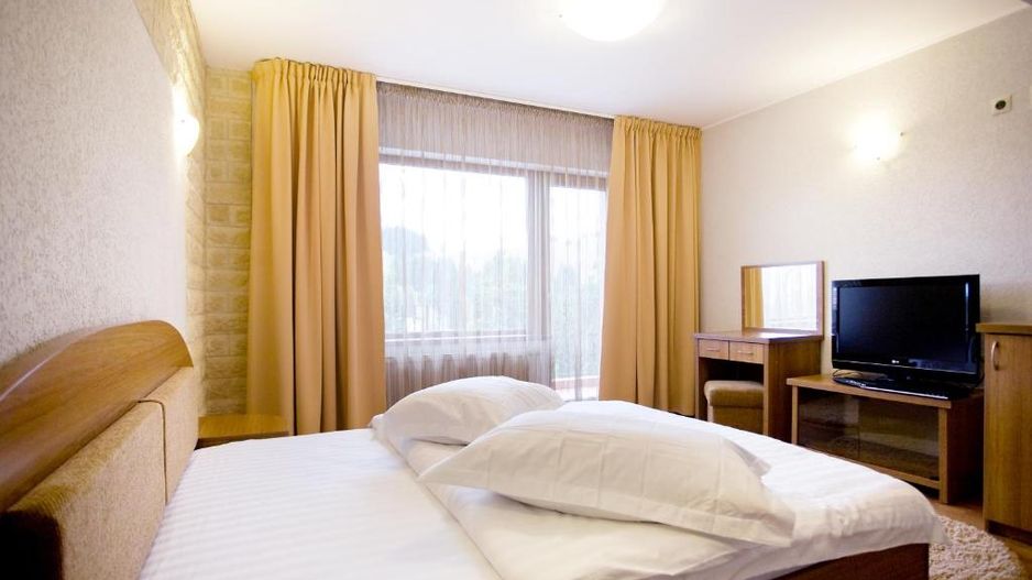Domeniu turistic, zona pitoreasca, priveliste, aer curat, Fundata, Brasov - Poză 4