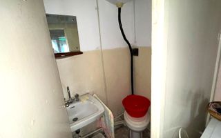 Casă cu arhitectură pragmatică în zona Port - Poză 7