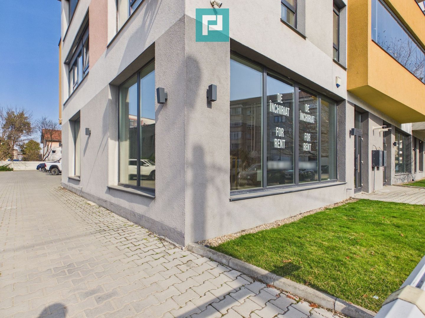 Spațiu comercial nou, 100 mp, vitrine mari, garaj - Poză 2