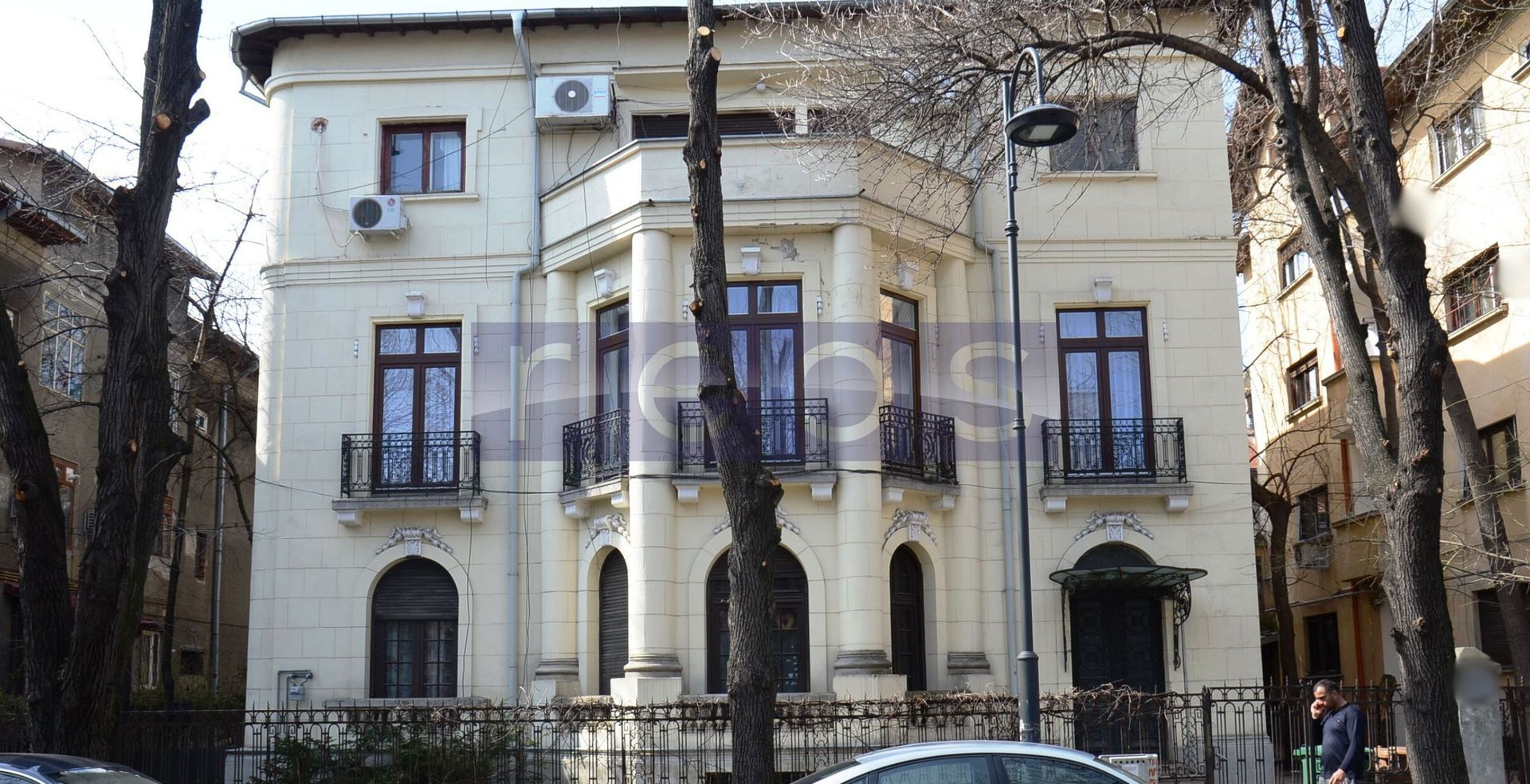 Studio | CAPITALE - Poză 1