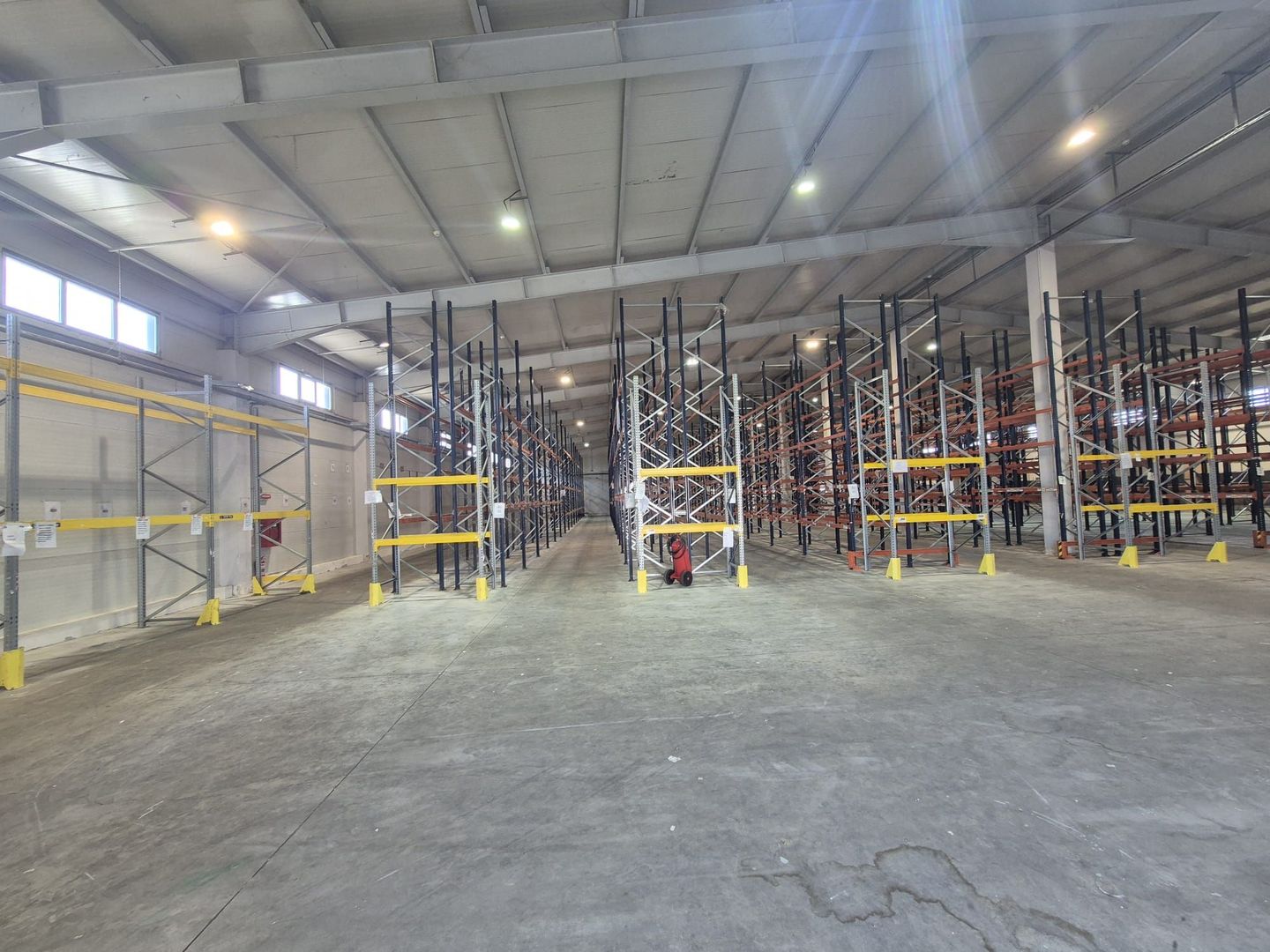 De inchiriat depozit logistic cu rafturi incluse, 2 rampe , Chitila - Poză 2