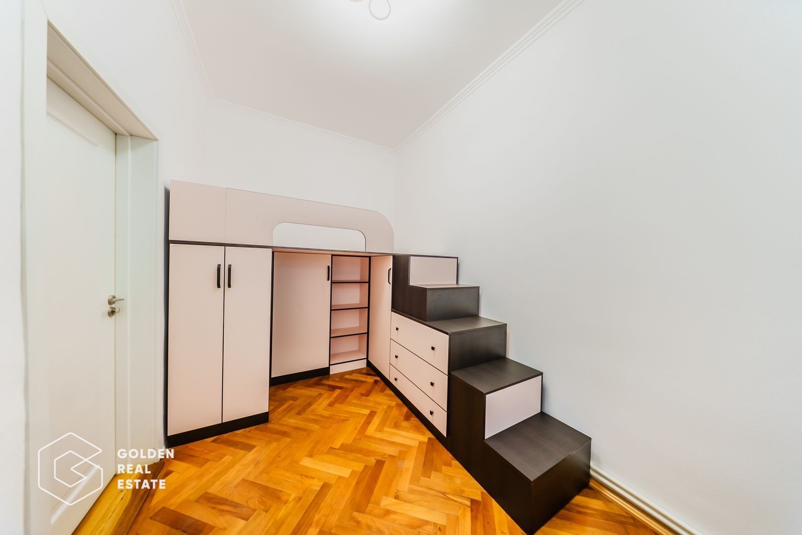 Apartament ultracentral, 2 camere, curte cu acces auto - Poză 6