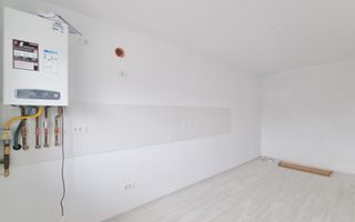 Casă însiruită cu 4 camere și curte proprie – Cartier Izvor, Str. Salc - Poză 4