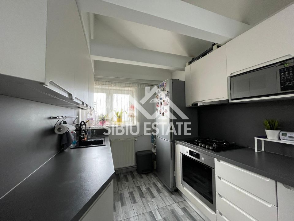 Apartament de vanzare, cu 4 camere,  82.4 mp. -Calea Cisnadiei (Ciresica) - Poză 5