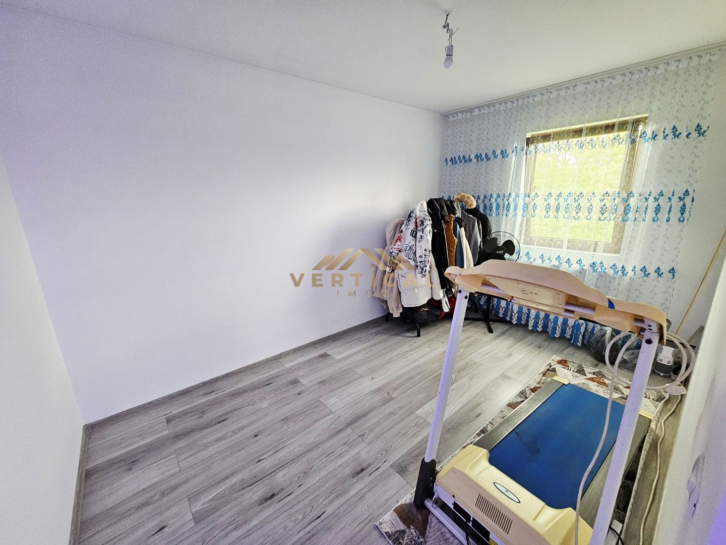 Vila 6 camere la intrare in Dobreni - Poză 13