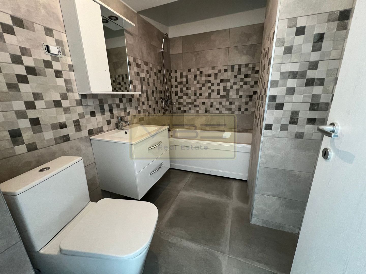 Apartament 1 camera NEMOBILAT/BIROU Bucium - Poză 8