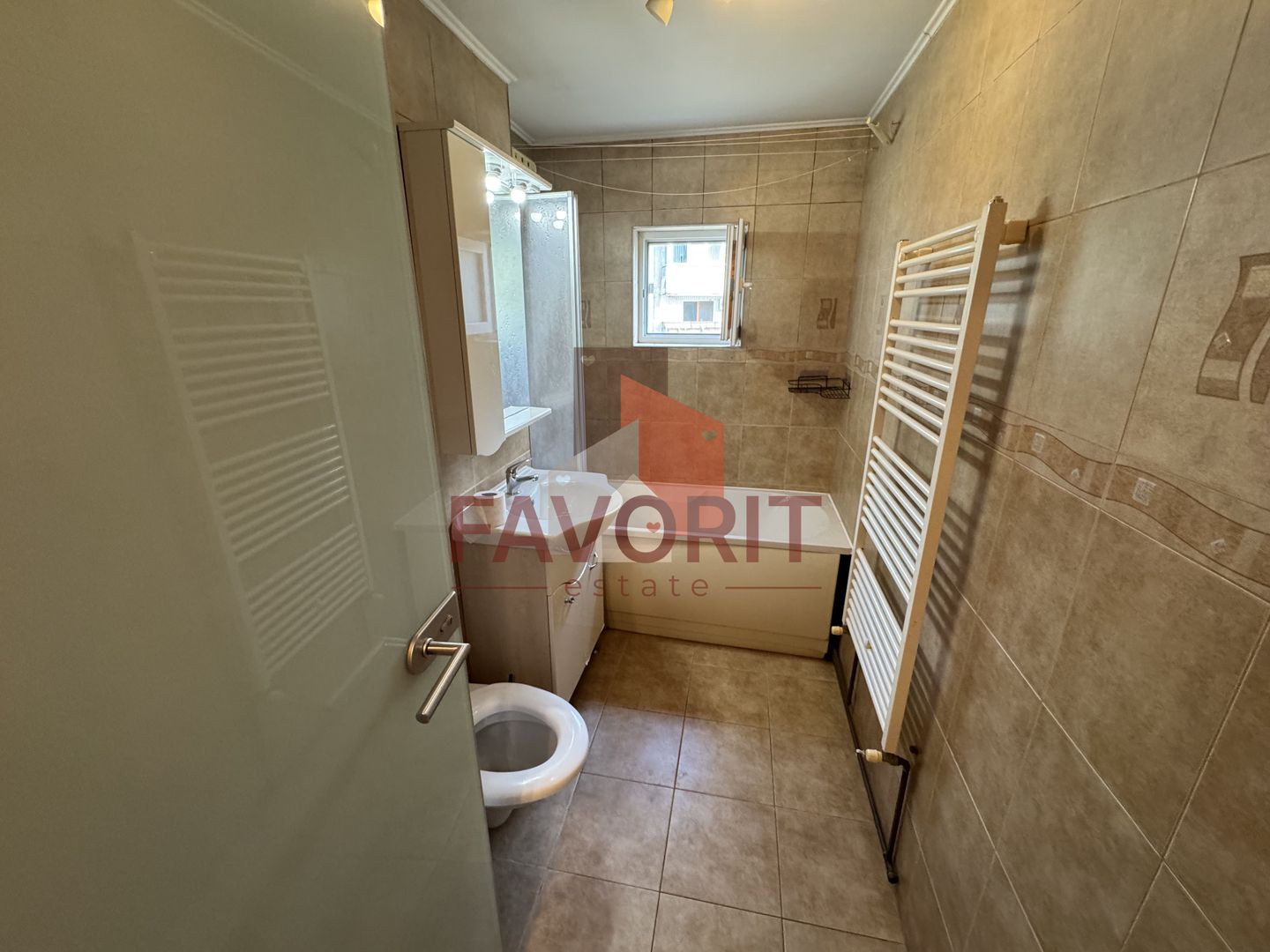 Disponibil imediat. Etaj 1. Centrala proprie. Vedere pe 2 parti. - Poză 16