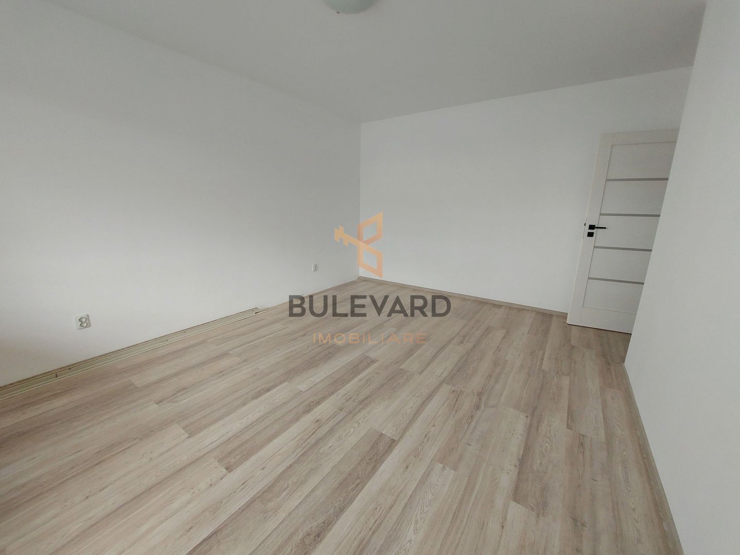 Apartament cu 2 camere decomandate in zona Piata Floresti! - Poză 3