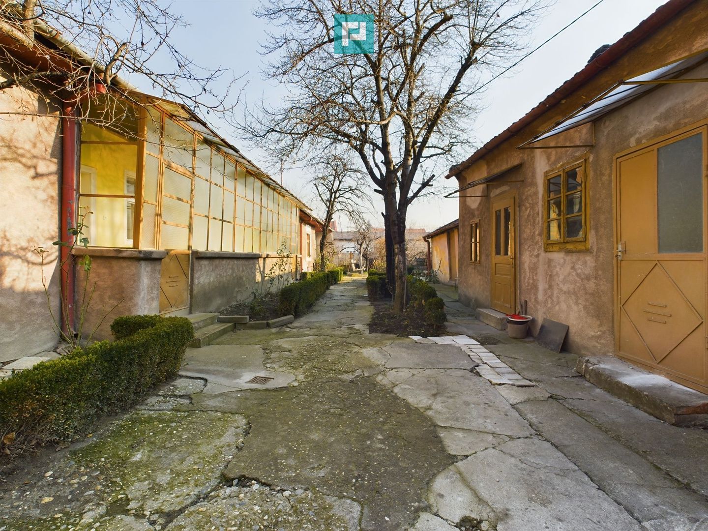 Casă individuală cu teren de 1100 mp și 3 apartamente în curte - Poză 31