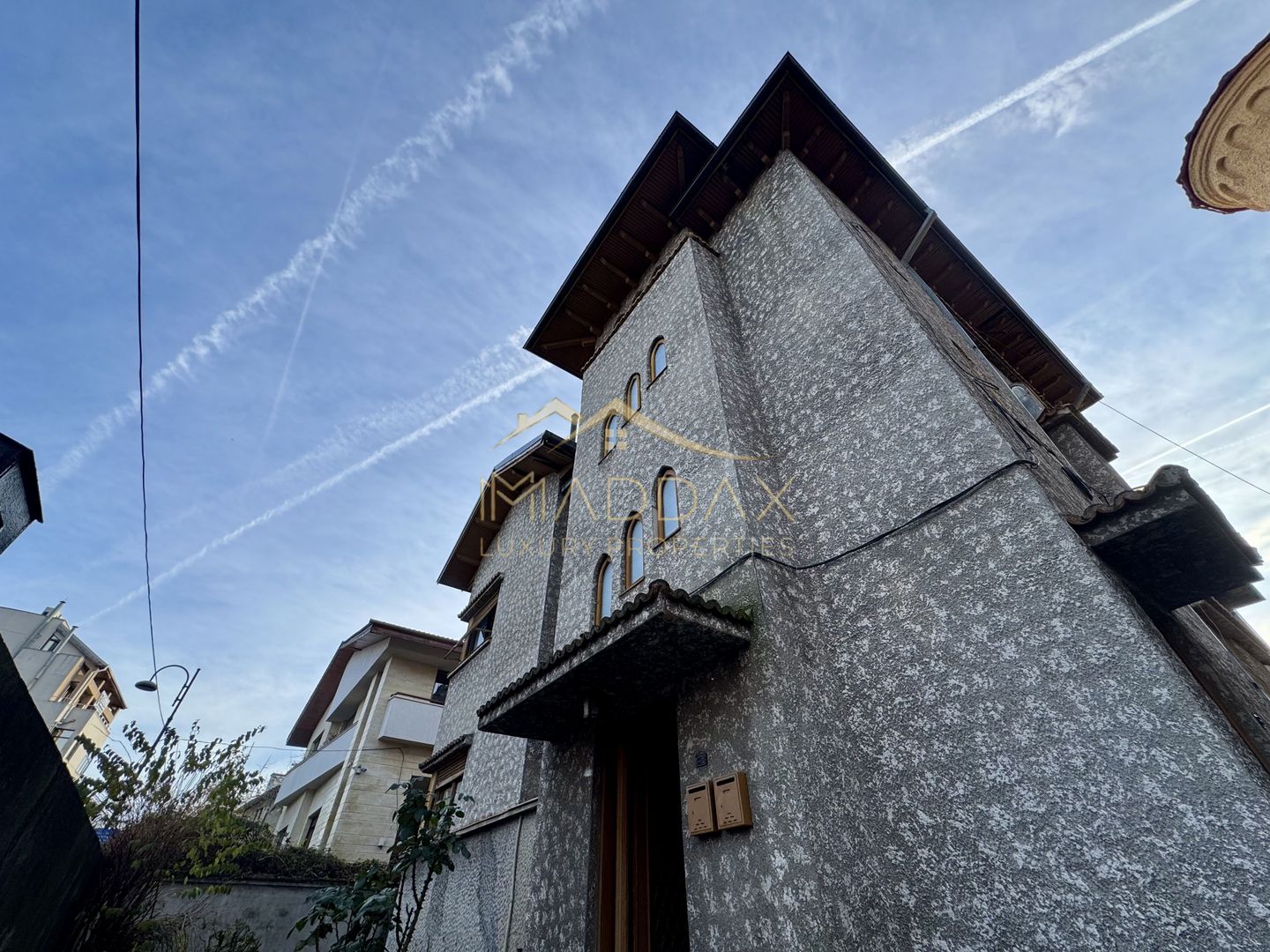 Vila cu 6 camere *310mp*  + Garaj // Primăverii - Poză 50