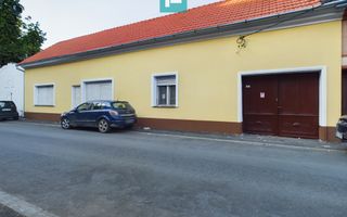 Apartament cu 3 camere în zonă Centrală, Lipova - Poză 1