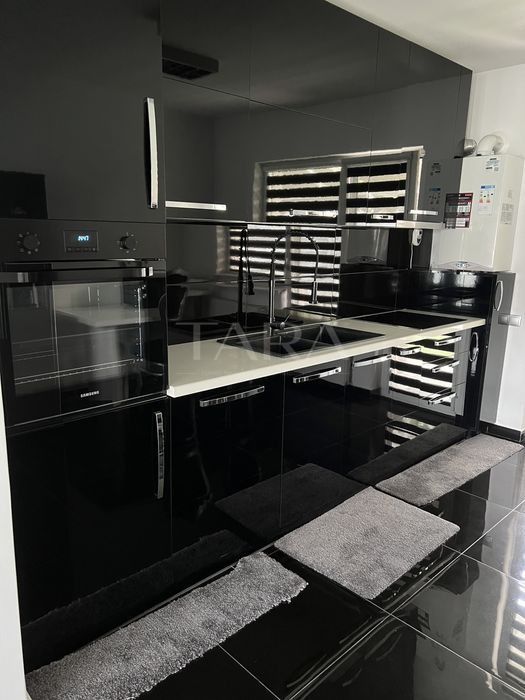 Casă / Vilă cu 4 camere de vanzare in Floresti, zona Eroilor - Poză 1