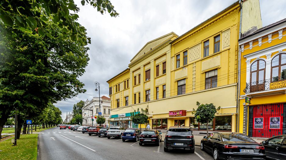 Apartament ultracentral Arad. Pretabil pentru birou. - Poză 1