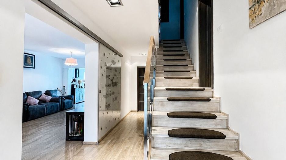 Vila cu 6 camere 4 bai, zona Spitalul Judetean, cu spa, garaj, beci - Poză 4
