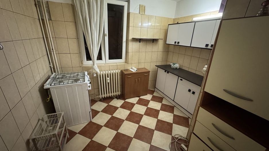 Apartament 3 camere bloc reabilitat metrou Raul Doamnei - Poză 1