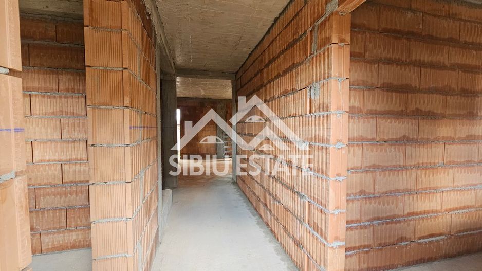 Casa noua 5 camere 3 bai, curte mare - Poză 13