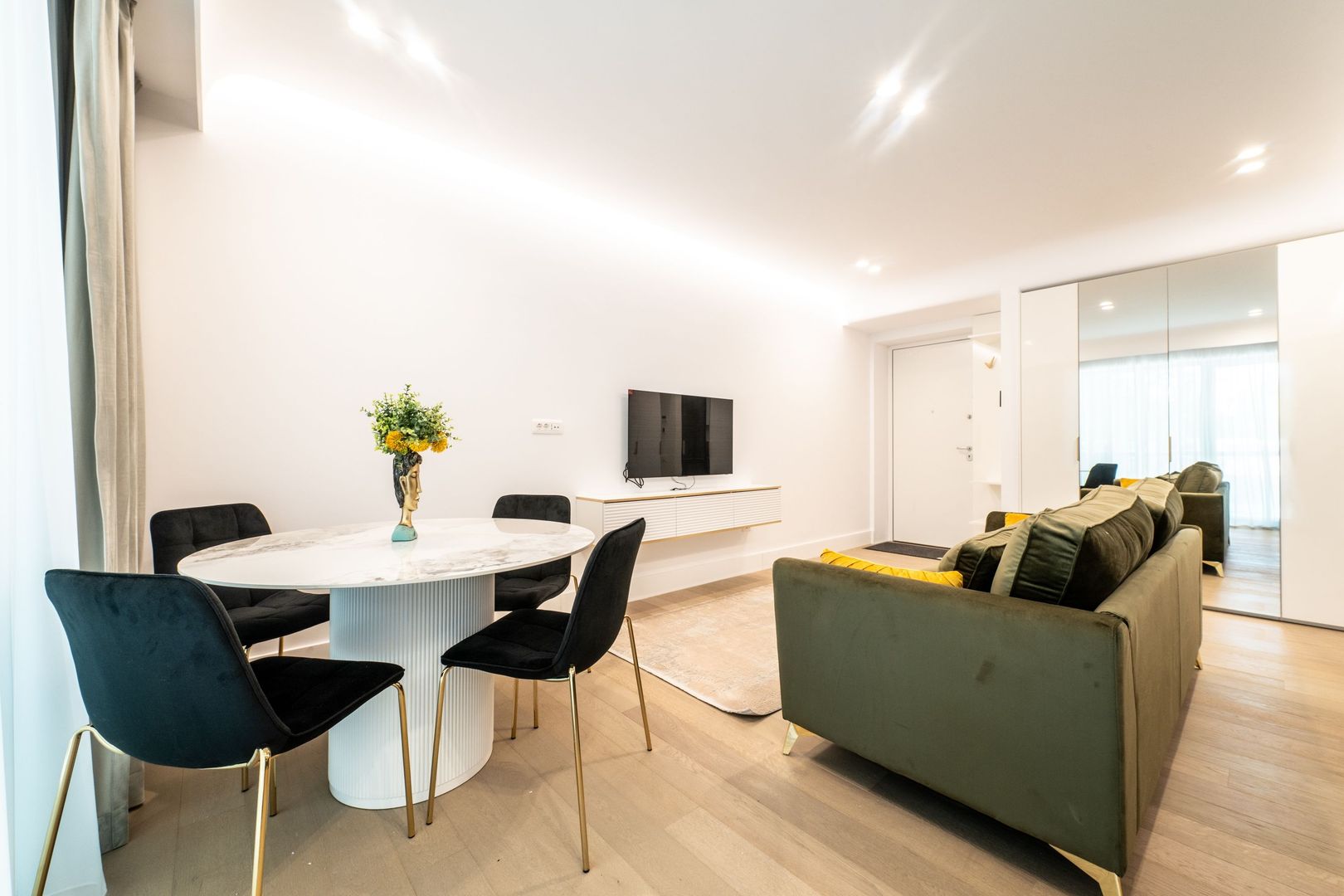 CORTINA 126 | Apartament exclusivist | Terasa de 15 mp | Ultra LUX - Poză 2