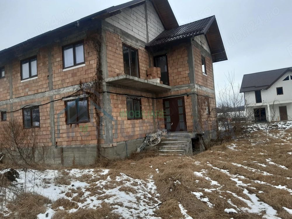 Casă spațioasă cu parter și etaj, 220 mp utili, în Pascani, judetul Iasi - Poză 3