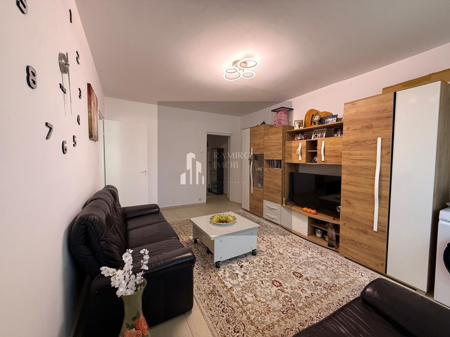 Apartament 2 camere decomandat/10 minute metrou Costin Georgian - Poză 1