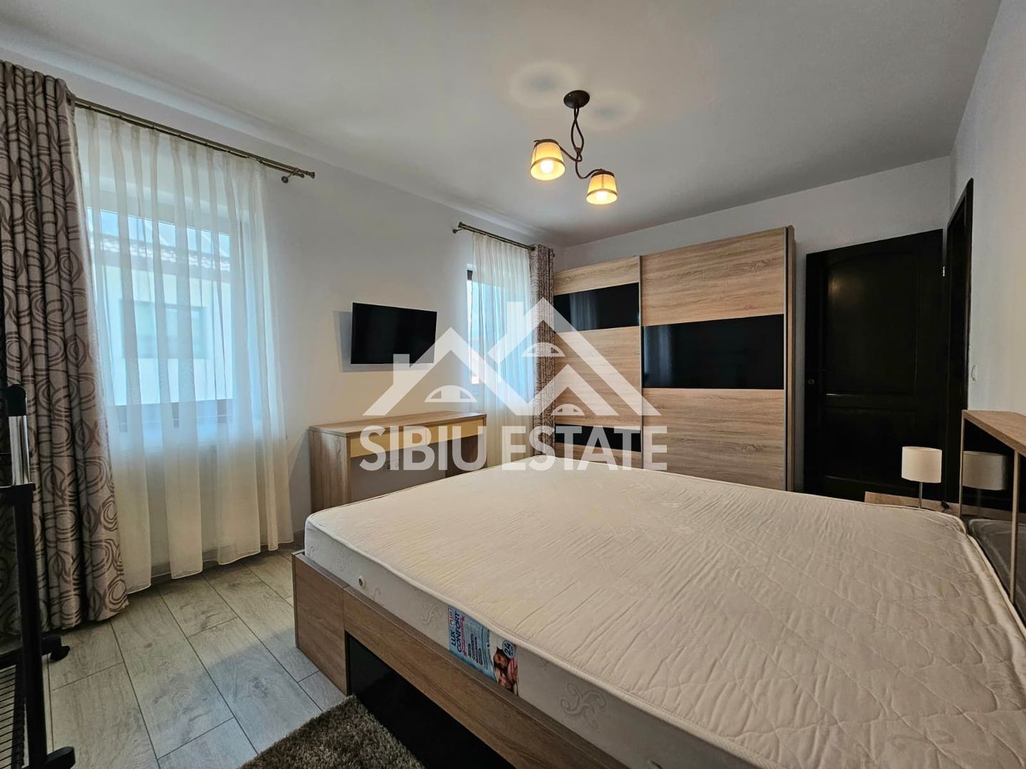 Casa mobilata 4 camere, 2 bai, curte si carport - Poză 3