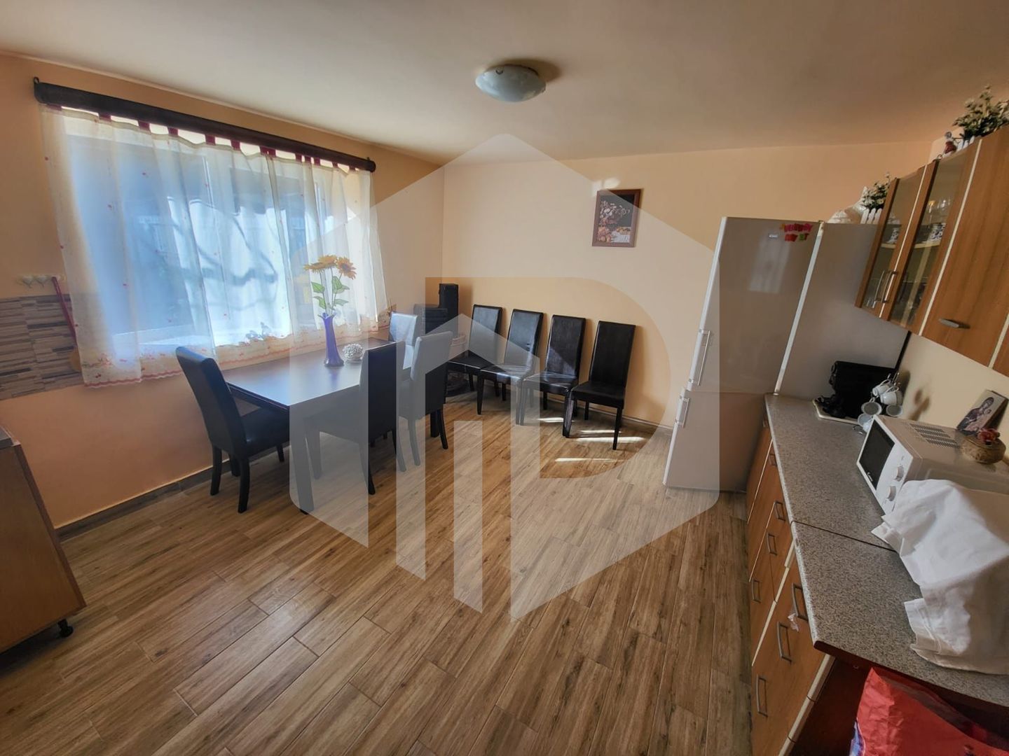 Casa in Avrig | 3 Dormitoare + Living si Bucatarie | Pivnita - Poză 5
