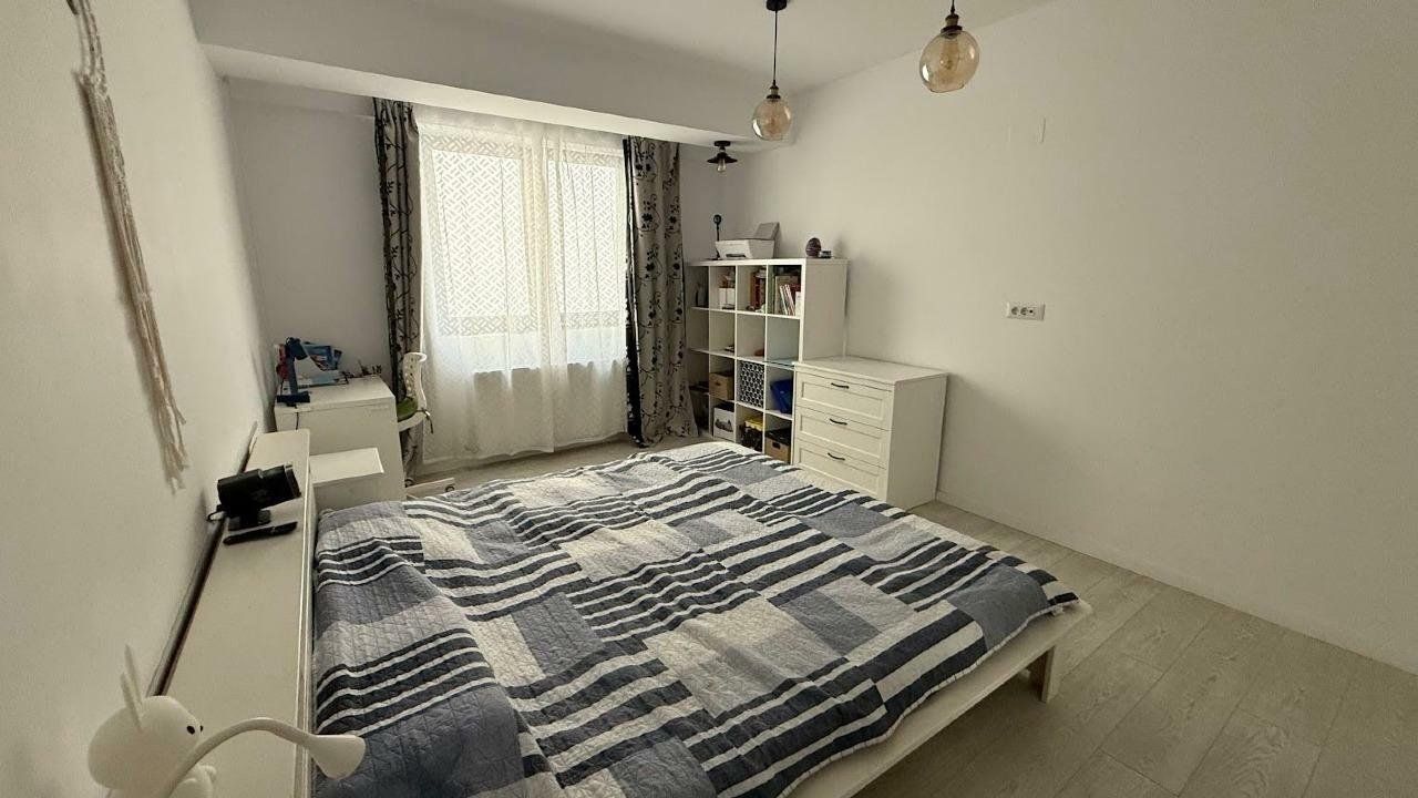 APARTAMENT CU PARCARE SI TERASA ZONA CALEA CALARASILOR - Poză 10