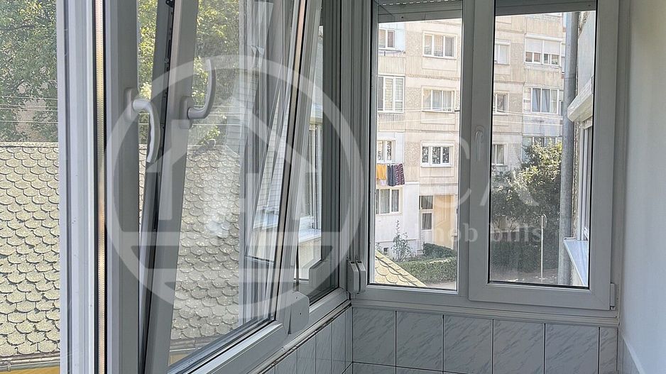 Apartament cu 3 camere de vanzare zona Decebal Oradea - Poză 2