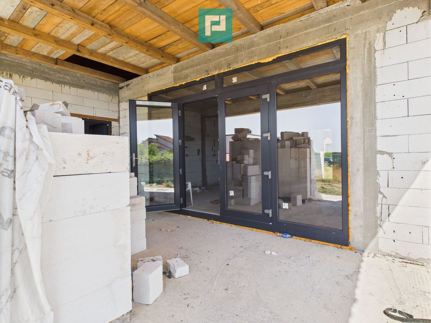 Casă nouă la roșu în Mândruloc - Poză 11